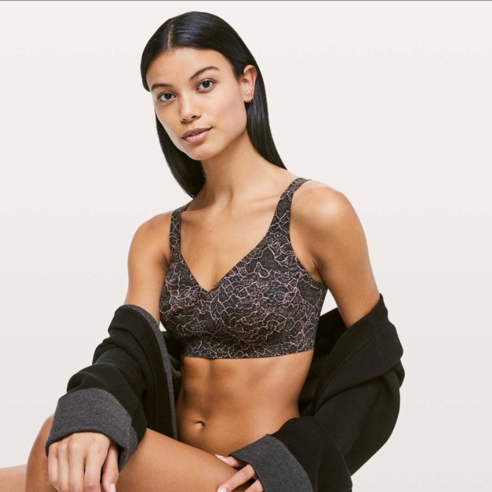 Lululemon NWT Like Nothing Bra 32C/32B Black/Pink